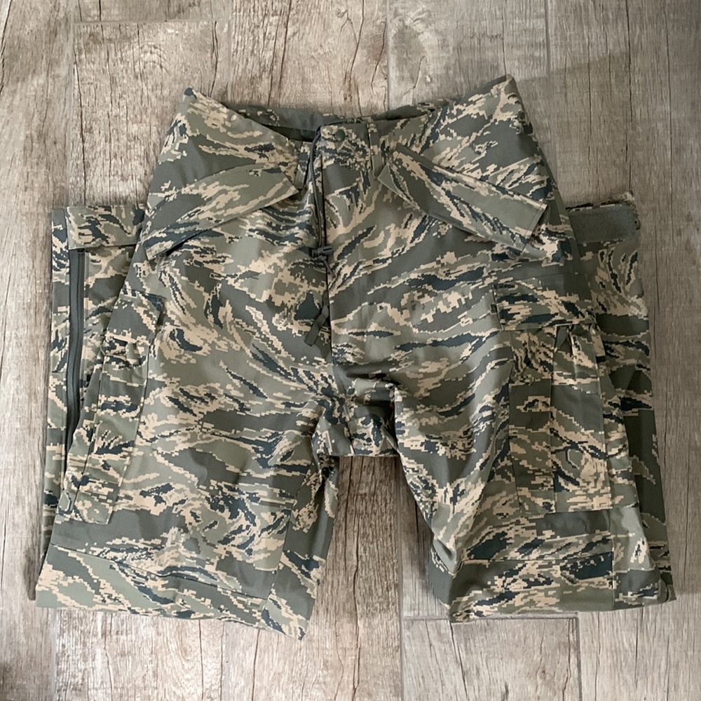 NWOT ABU Uniform Gortex Waterproof Camouflage Camo Pants Size Medium Long